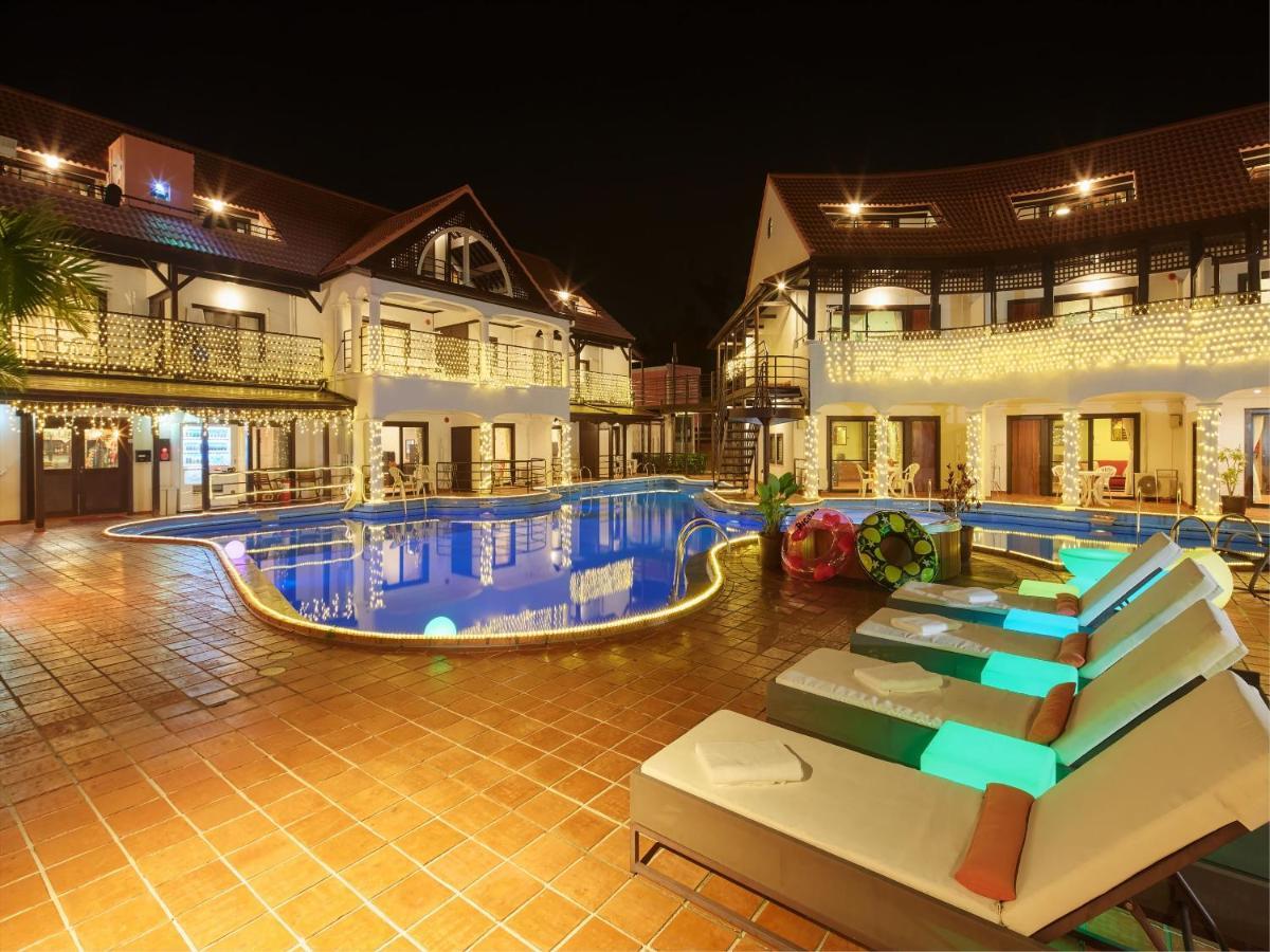The Pool Resort Okinawa Onna Exterior foto